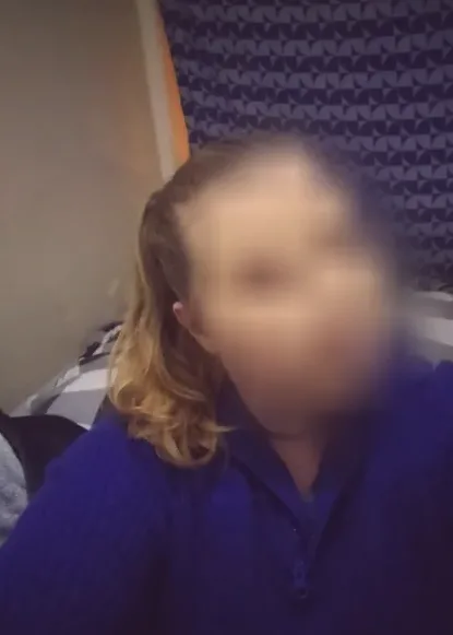 Mia, 34
