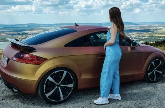 Tanja, 19